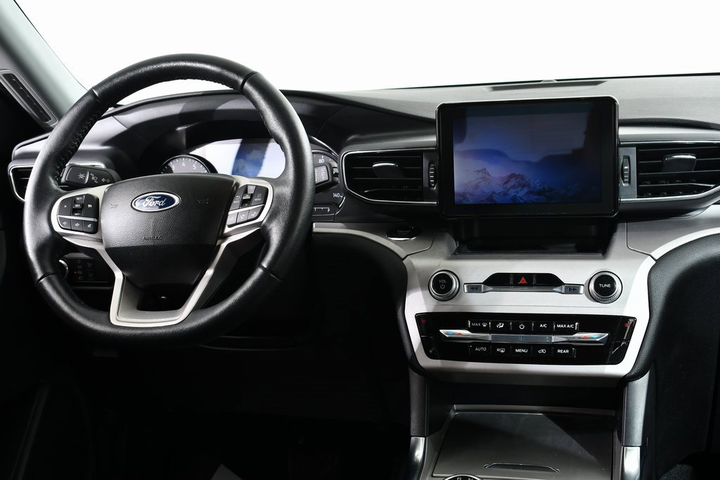 Used 2023 Ford Explorer XLT w/ Equipment Group 202A image 8