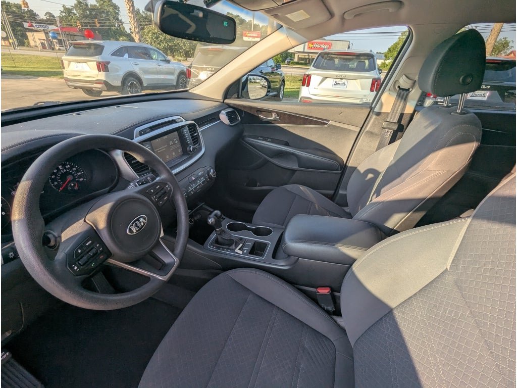 Used 2018 Kia Sorento FWD image 12