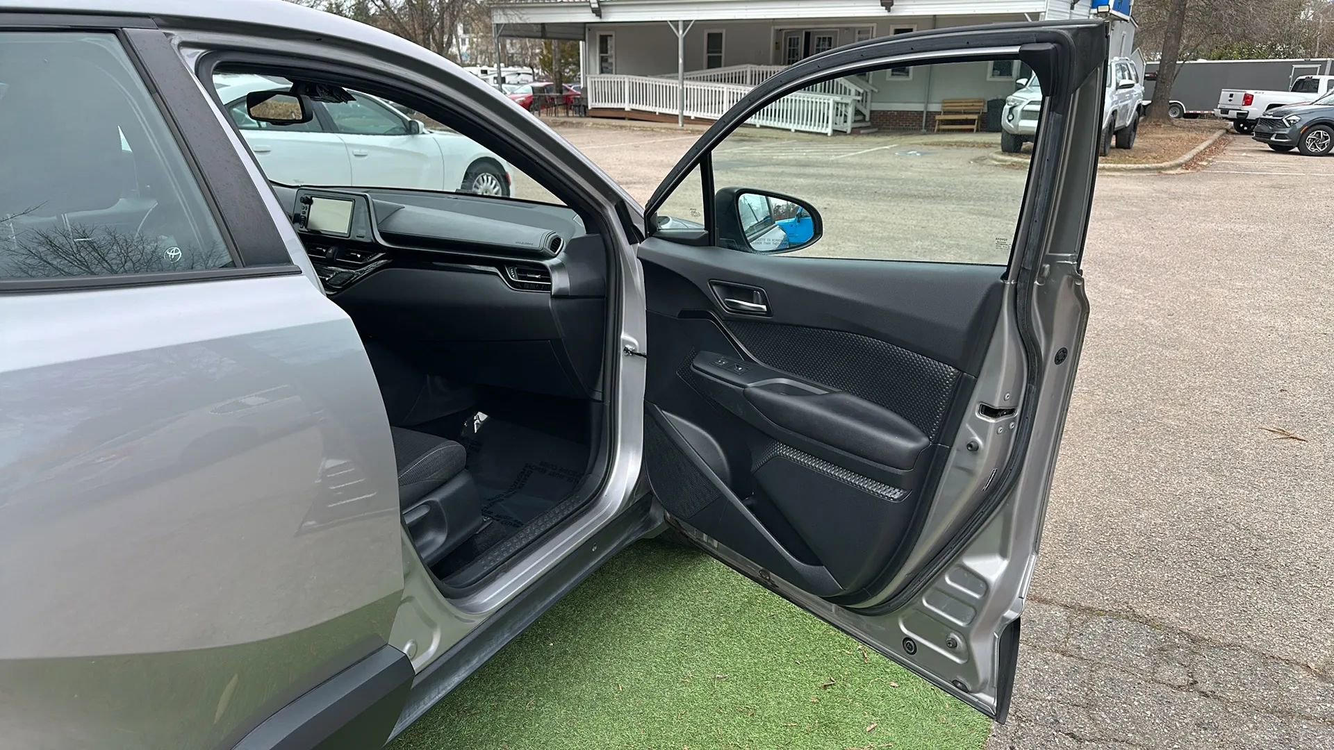 Used 2018 Toyota C-HR image 22