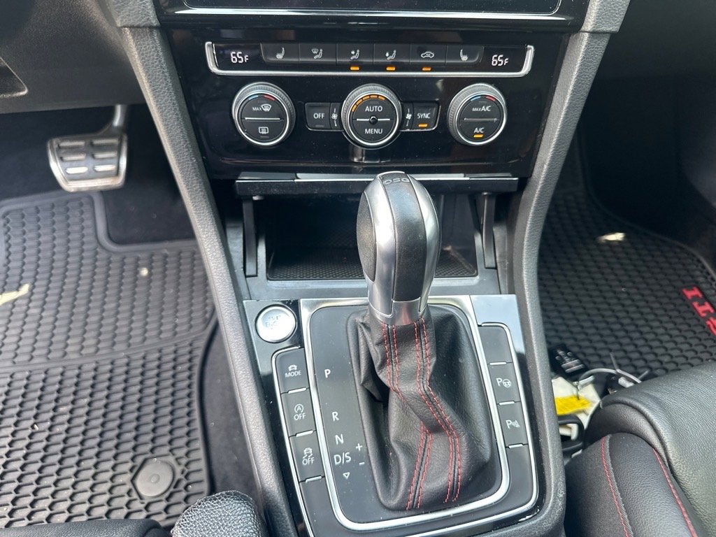 Used 2018 Volkswagen Golf 4-Door image 10