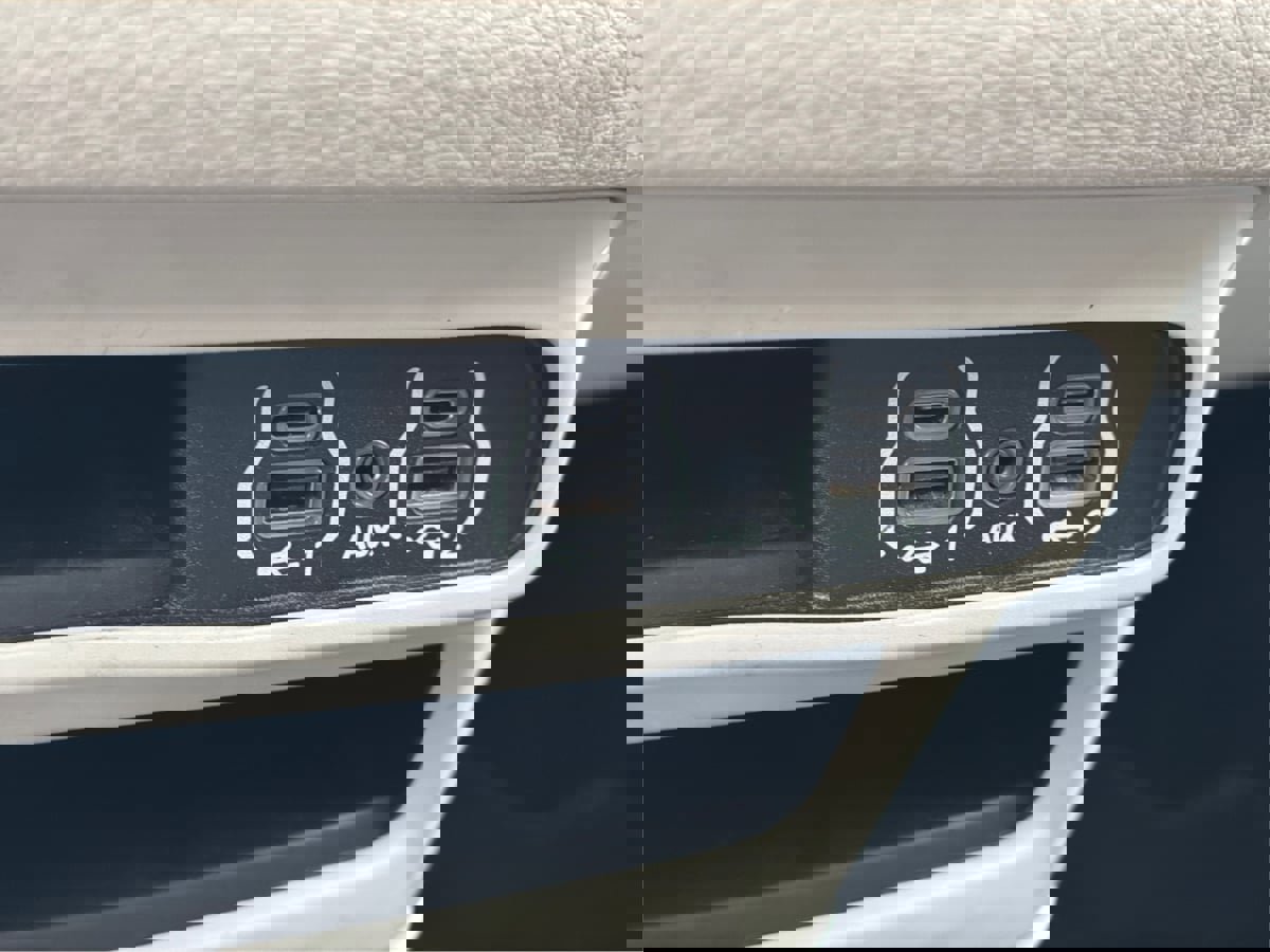 Used 2021 Chrysler Pacifica Touring-L image 40