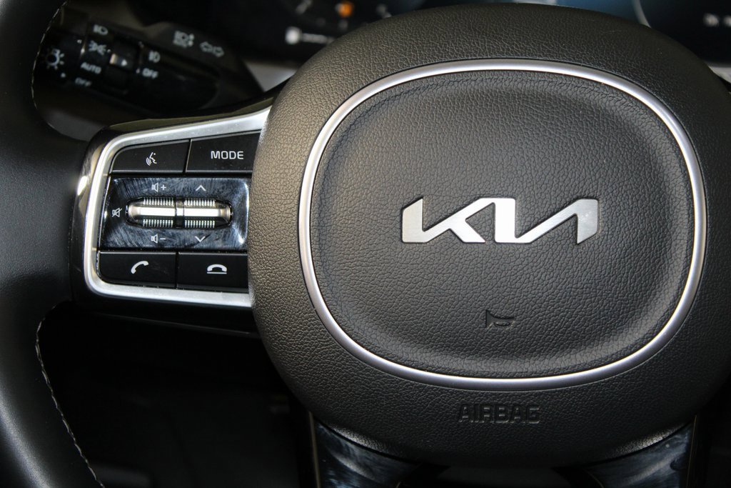 Used 2023 Kia Sorento SX image 17