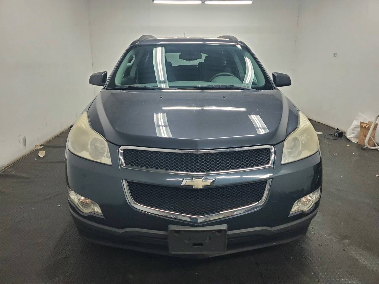 Used 2011 Chevrolet Traverse LS FWD image 2