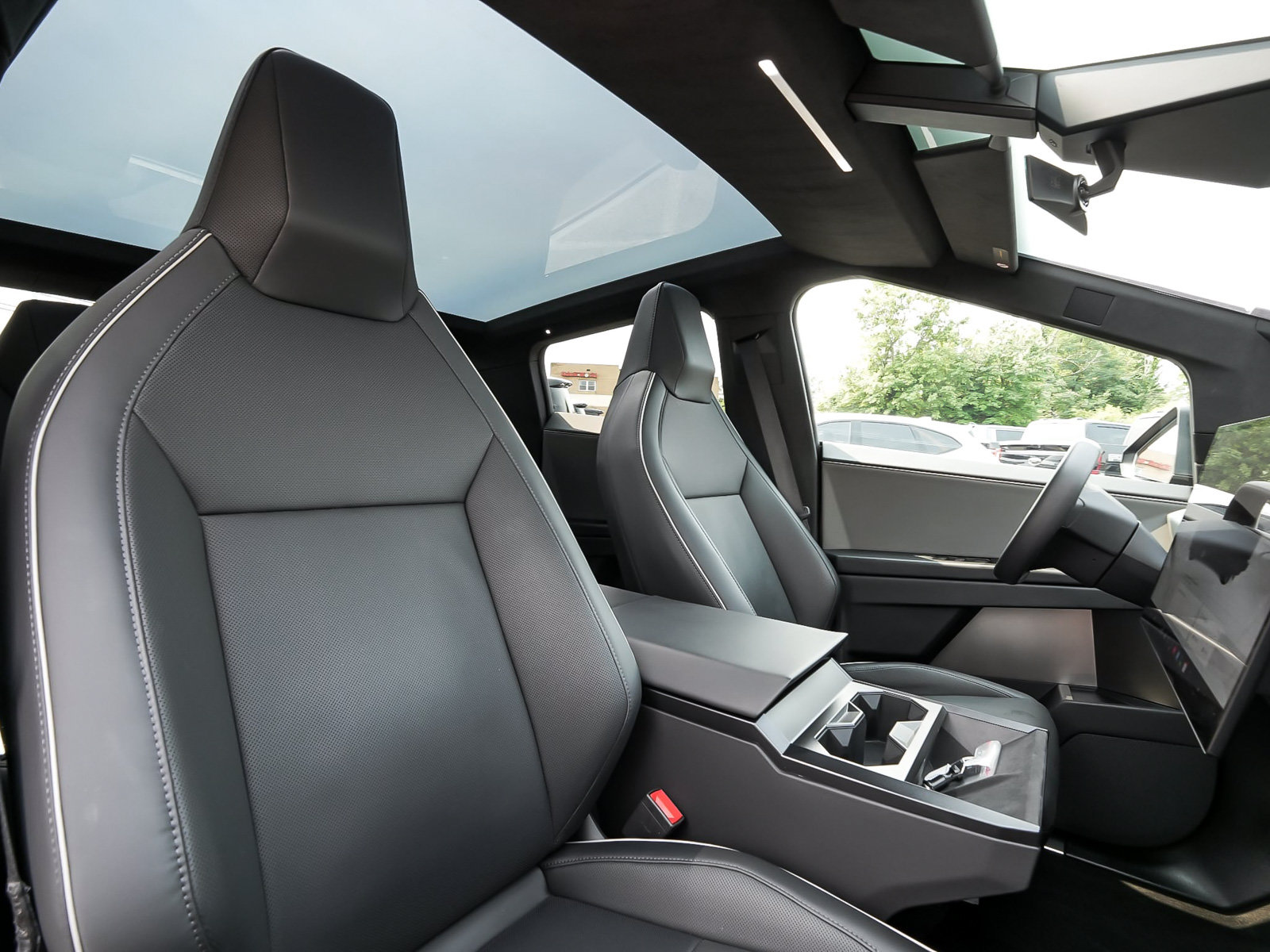 Used 2024 Tesla Cybertruck AWD Crew Cab image 41