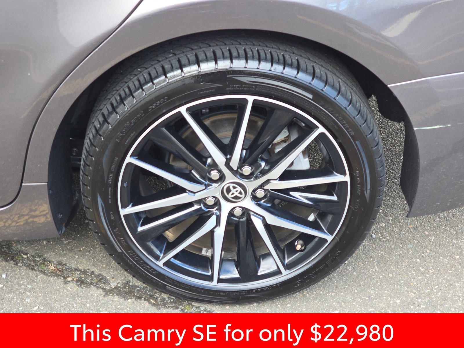 Used 2024 Toyota Camry SE image 39