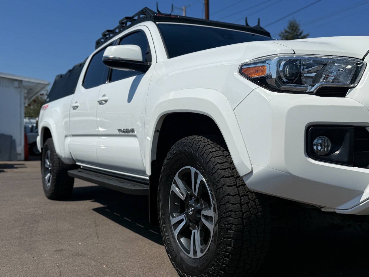 Used 2019 Toyota Tacoma TRD Sport w/ TRD Premium Sport Package AWD/4WD image 16