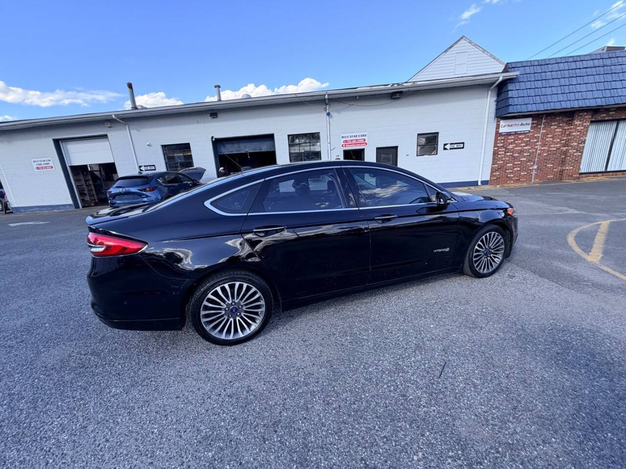 Used 2018 Ford Fusion Titanium FWD image 23