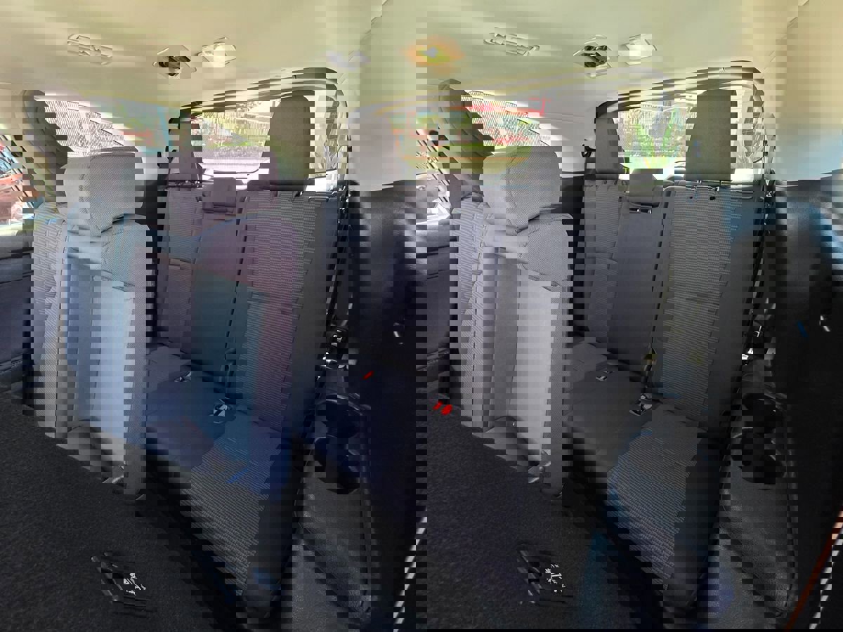 Used 2021 Toyota Highlander LE image 27