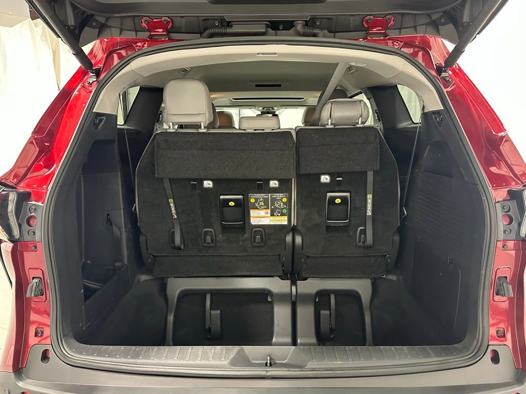 Used 2025 Toyota Sienna XLE image 54