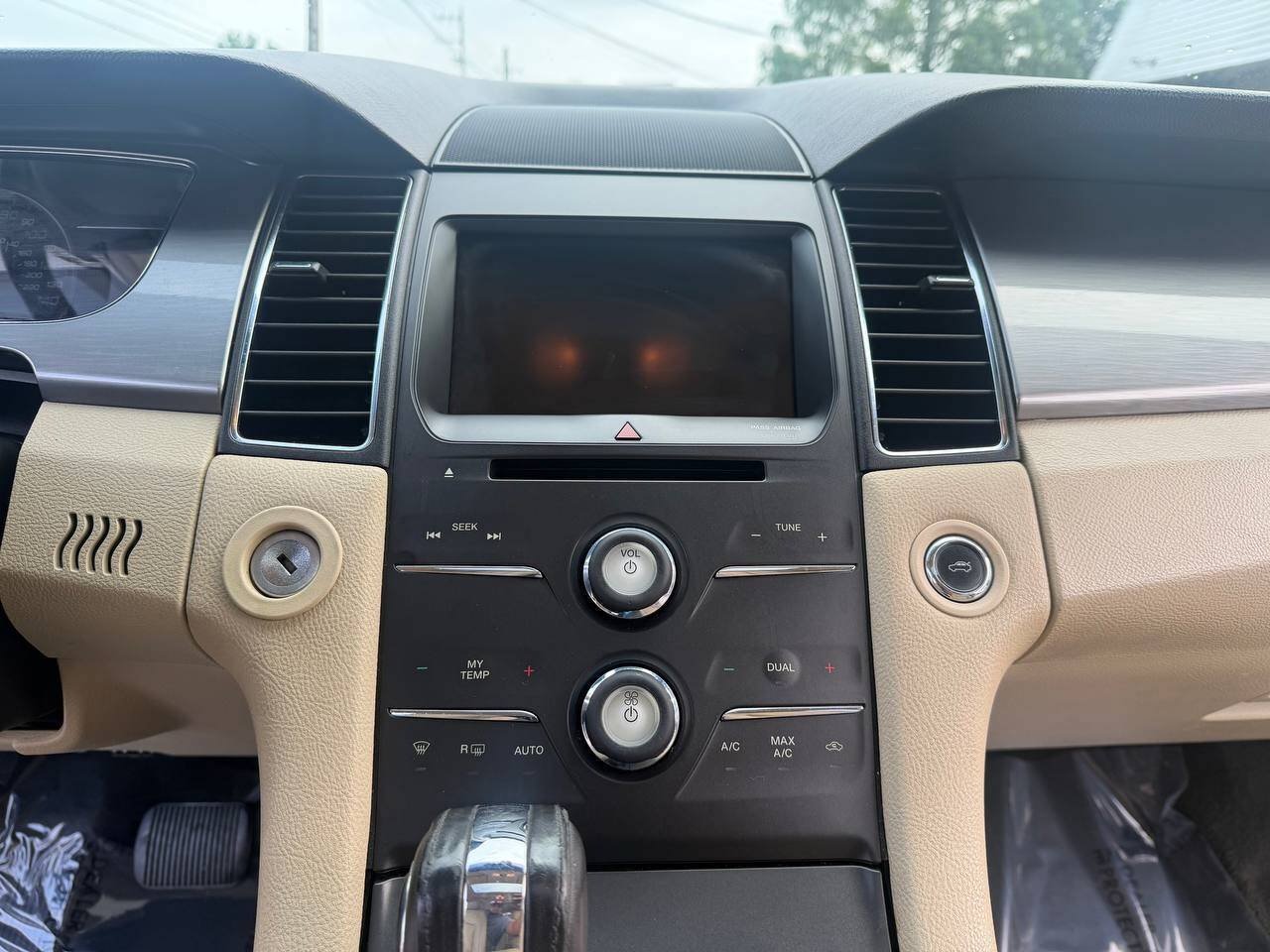 Used 2014 Ford Taurus SEL AWD/4WD image 22