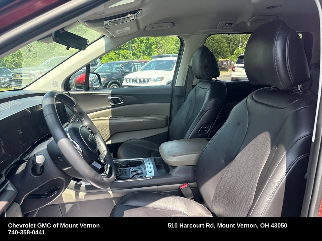 Used 2025 Kia Carnival EX FWD image 11
