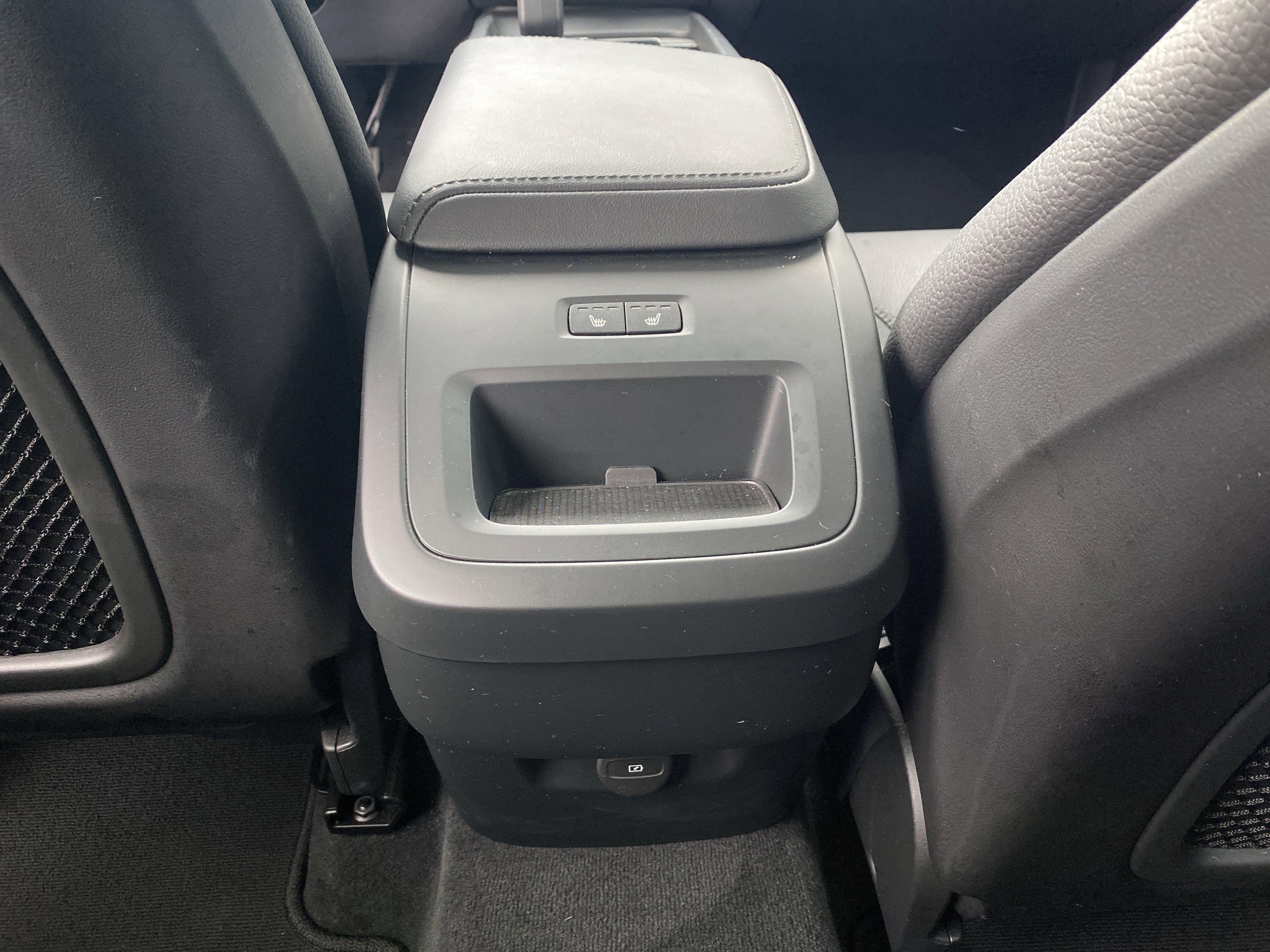 Used 2025 Volvo XC60 B5 Plus image 34