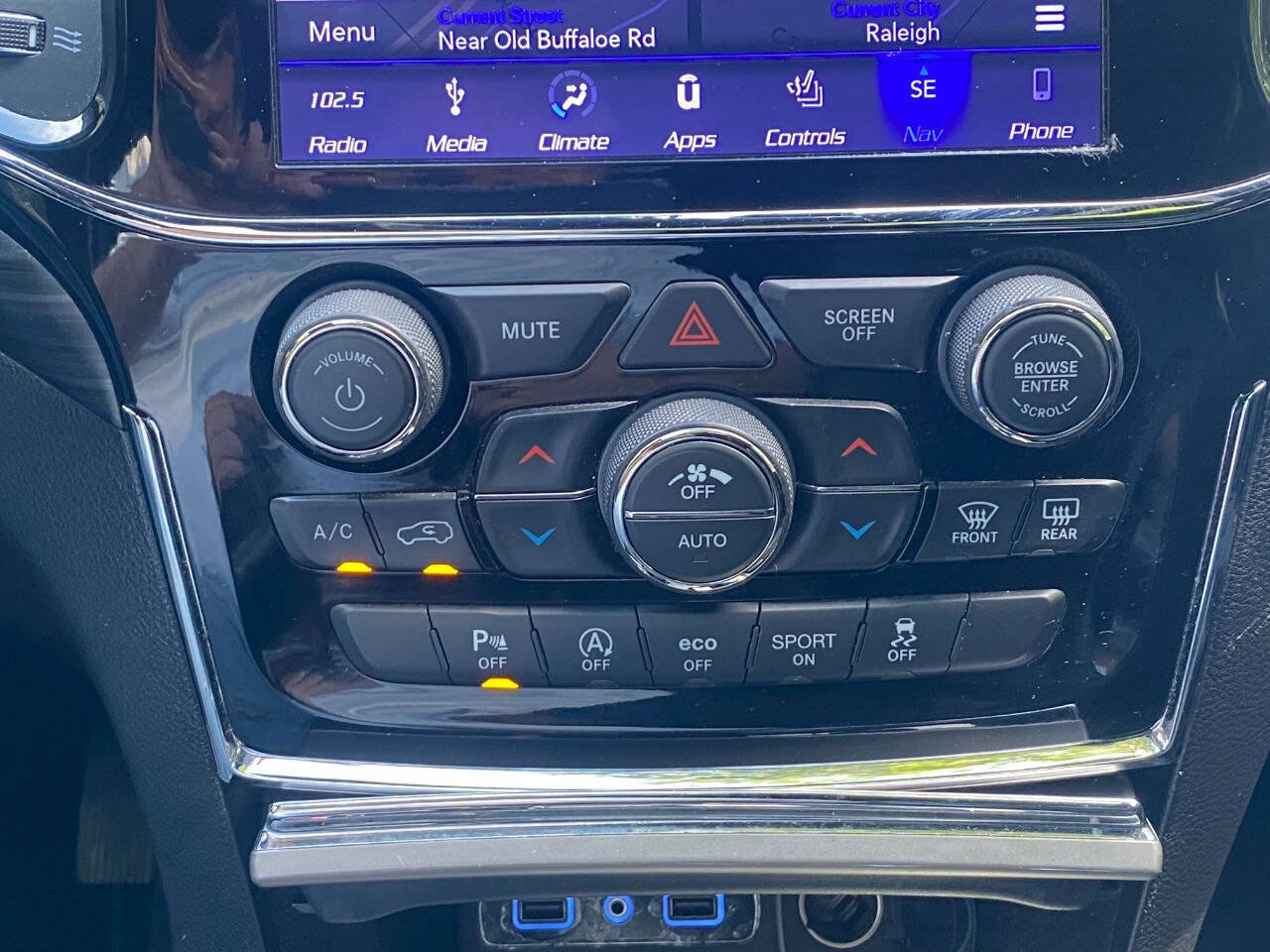 Used 2019 Jeep Grand Cherokee Altitude AWD/4WD image 34