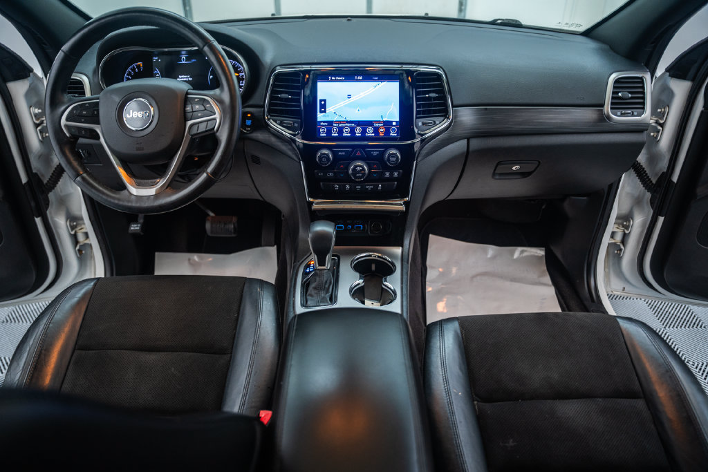 Used 2019 Jeep Grand Cherokee Altitude AWD/4WD image 24