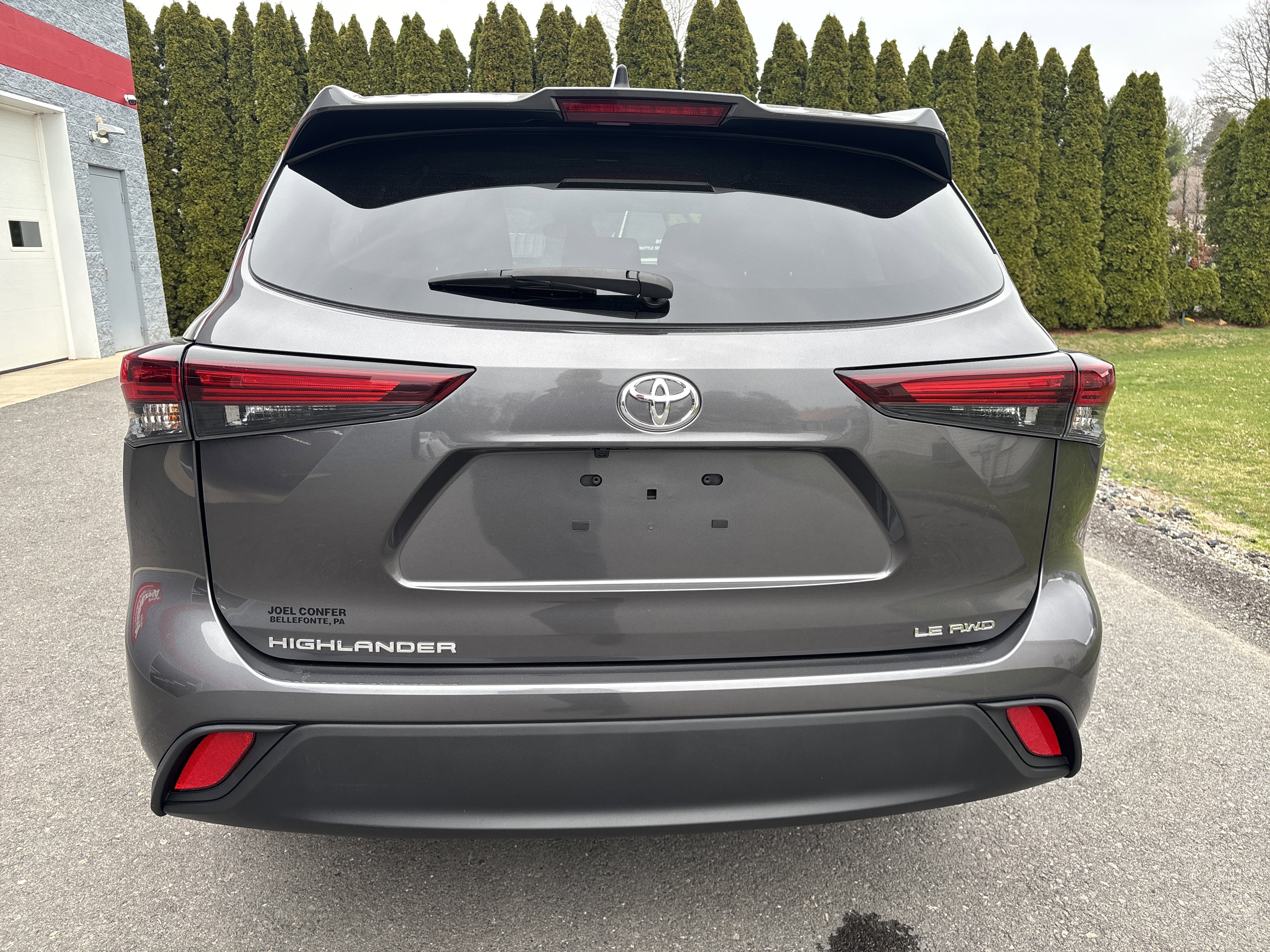Certified 2024 Toyota Highlander LE image 4
