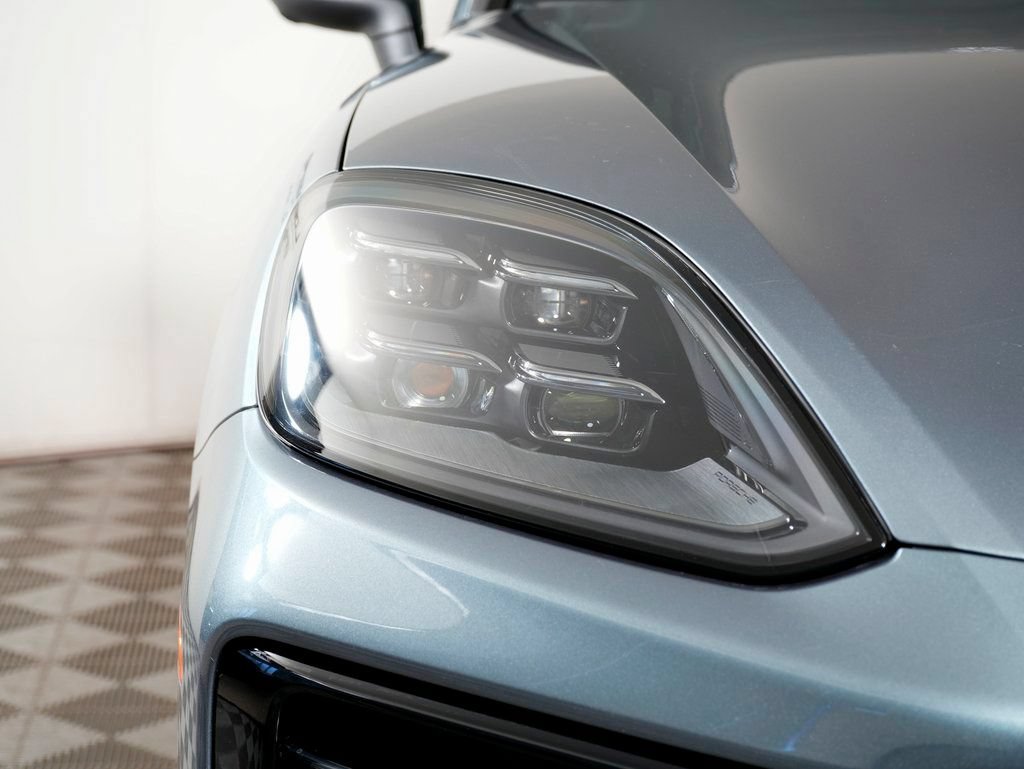Certified 2026 Porsche Cayenne AWD/4WD image 11