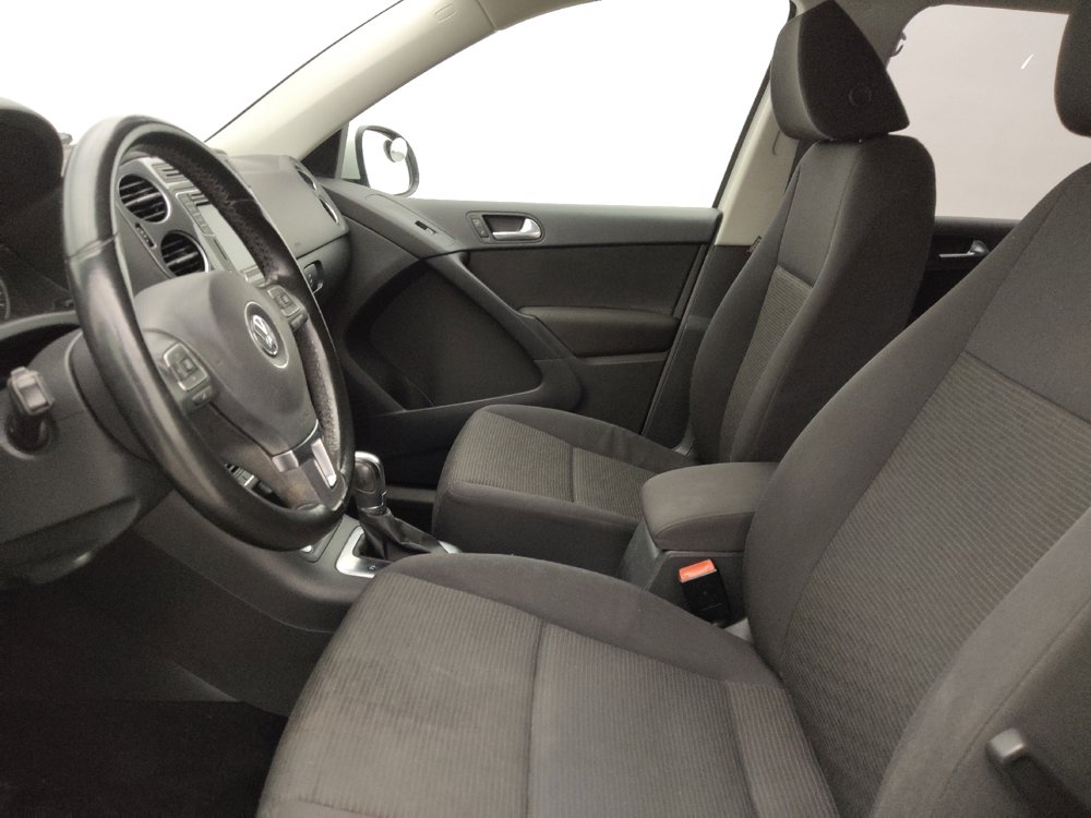 Used 2017 Volkswagen Tiguan Limited w/ Premium Package image 17