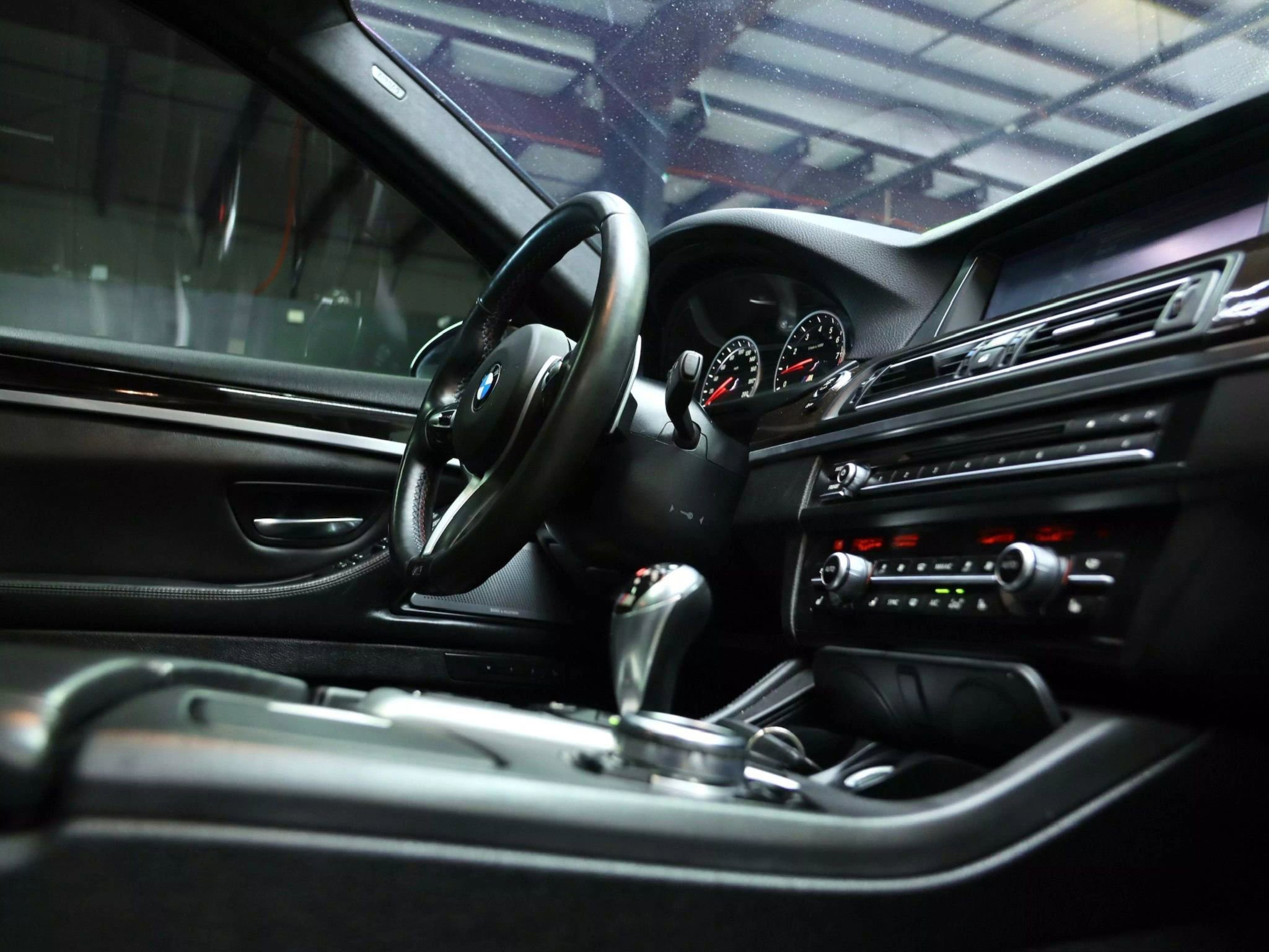 Used 2014 BMW M5 image 28