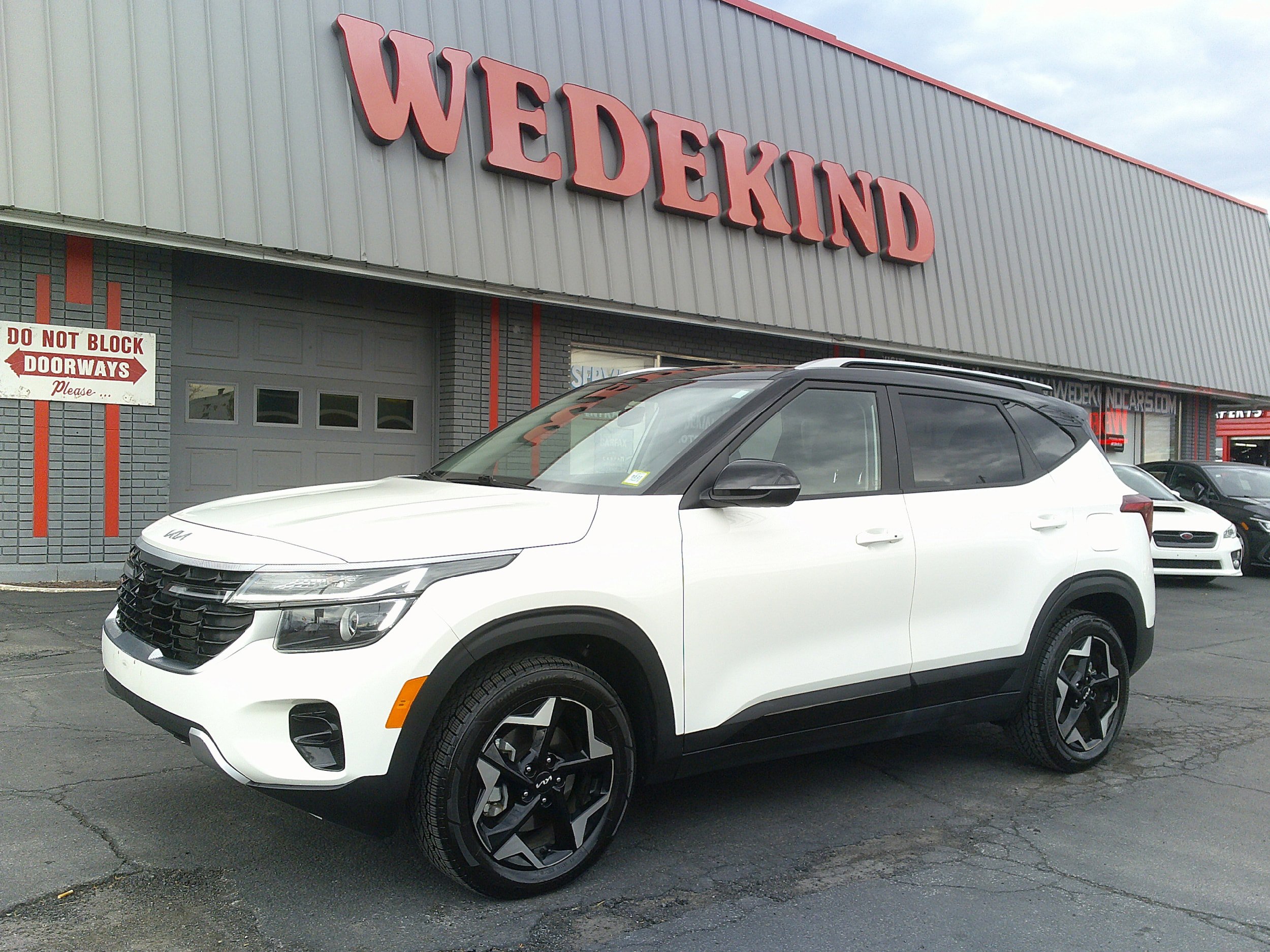 Used 2025 Kia Seltos S AWD/4WD image 1
