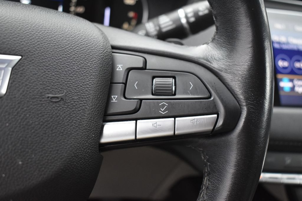 Used 2021 Cadillac XT4 Luxury w/ Driver Awareness Package FWD image 16