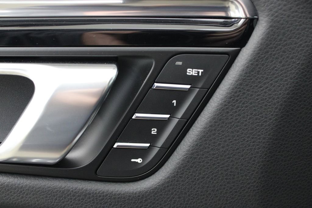 New 2026 Porsche Macan image 23