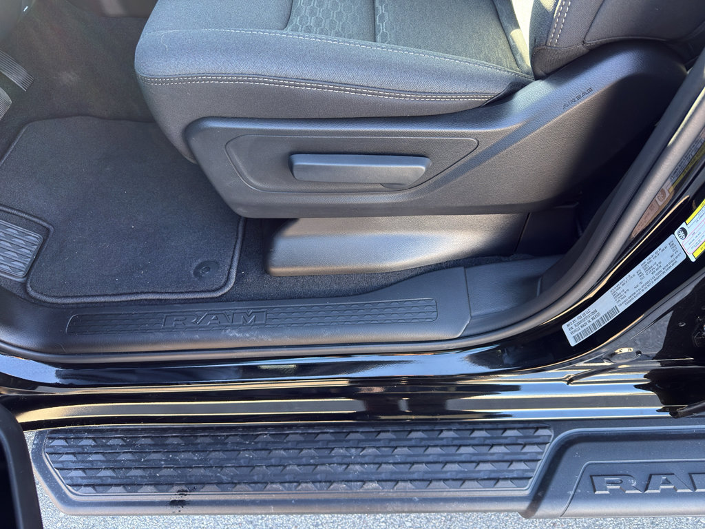 New 2026 RAM 1500 Express AWD/4WD image 16