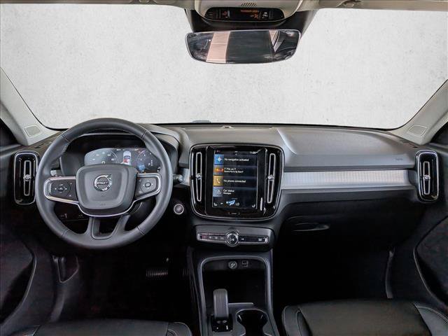 Used 2022 Volvo XC40 T4 Momentum FWD image 18