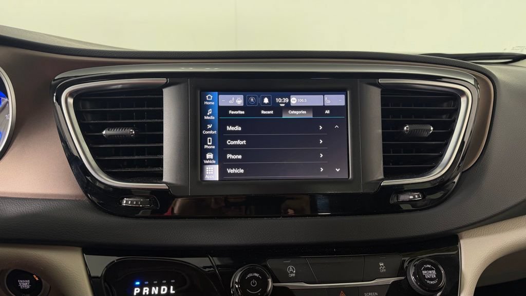 Used 2023 Chrysler Voyager LX FWD image 20