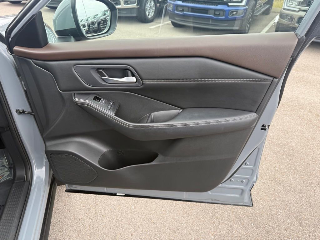 Used 2023 Nissan Rogue SL image 23