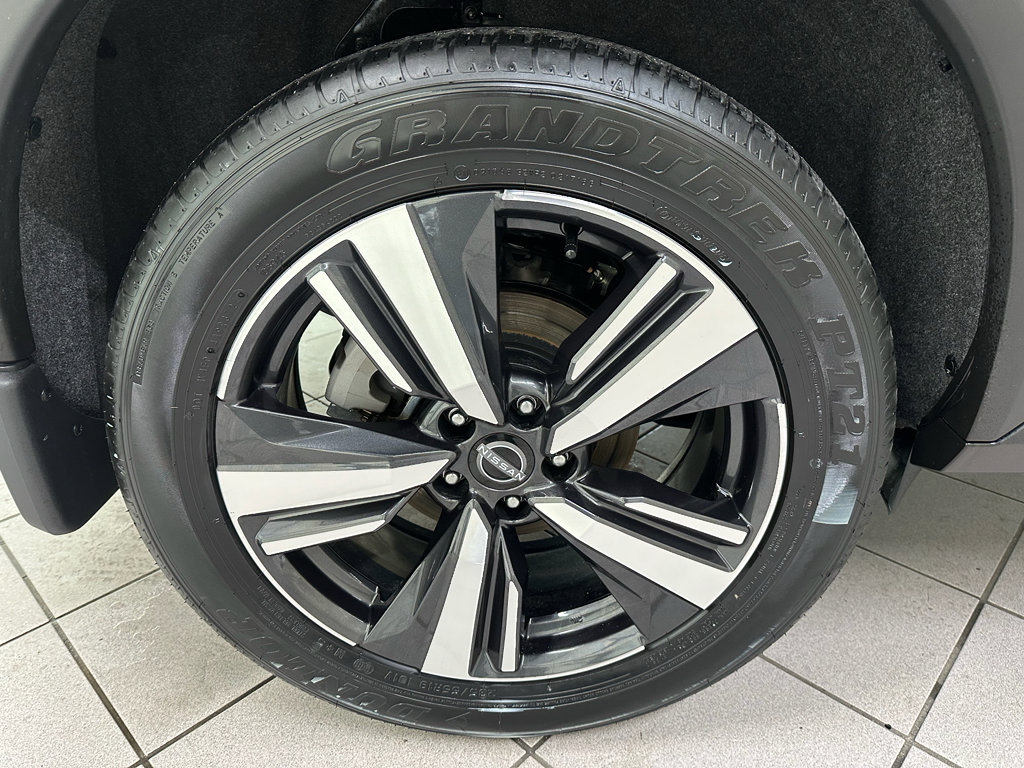 Used 2025 Nissan Rogue SL w/ Tech Package image 14