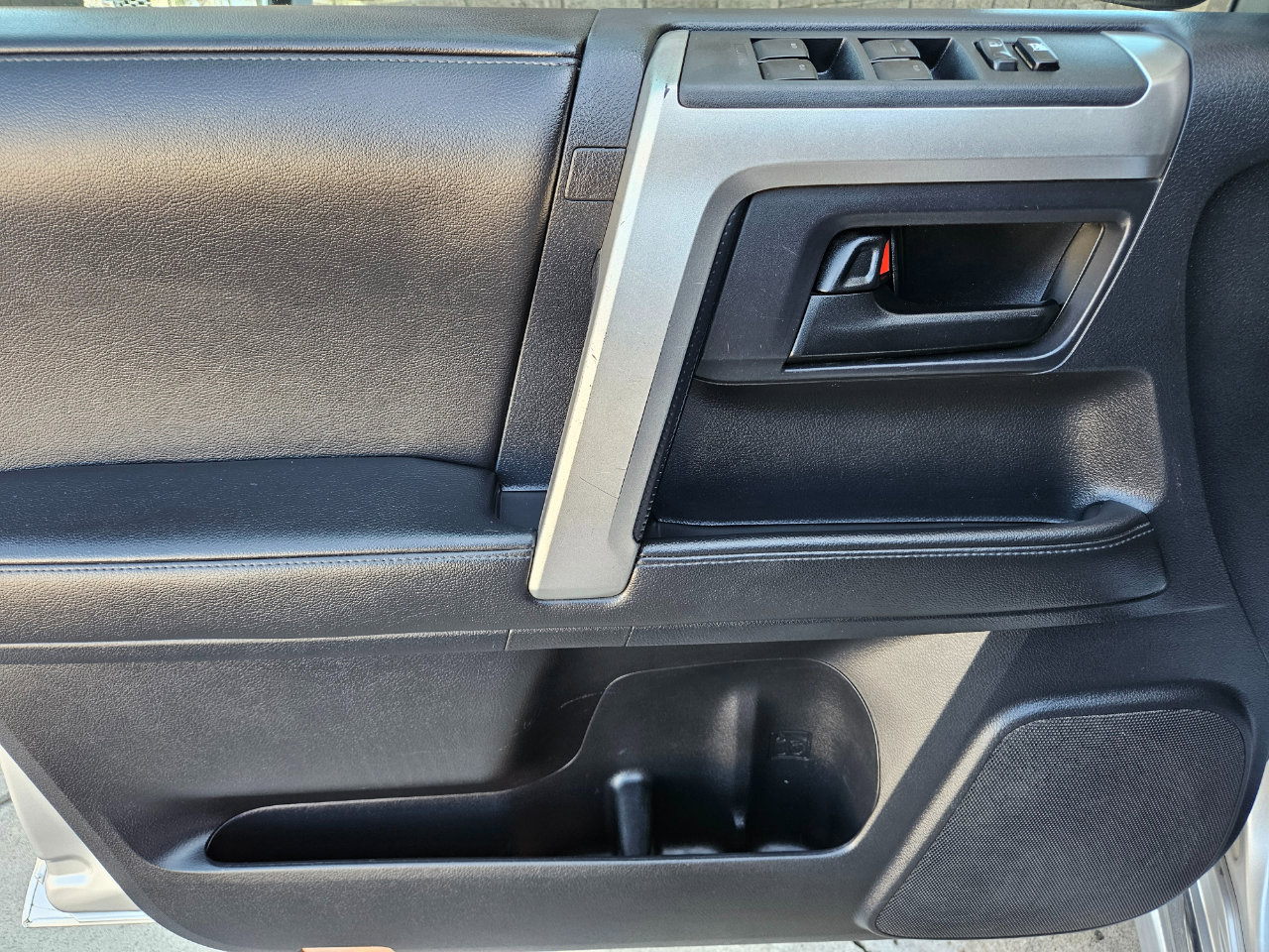 Used 2010 Toyota 4Runner Limited image 11