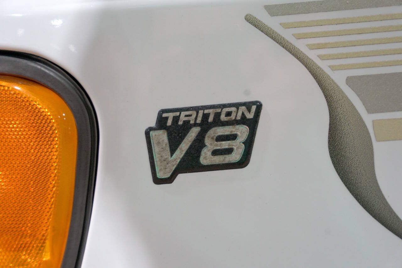 Used 2002 Ford E-150 and Econoline 150 RWD image 23