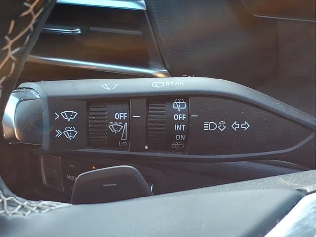 Used 2024 Chevrolet Traverse LT w/ Trailering Package FWD image 28