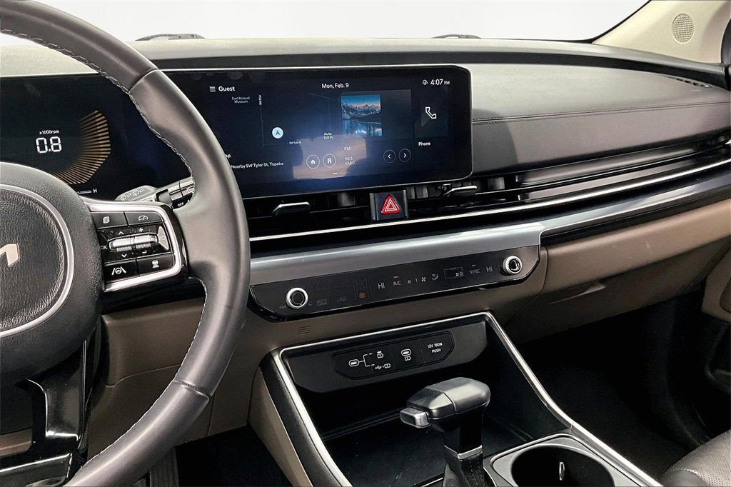 Used 2025 Kia Carnival image 6