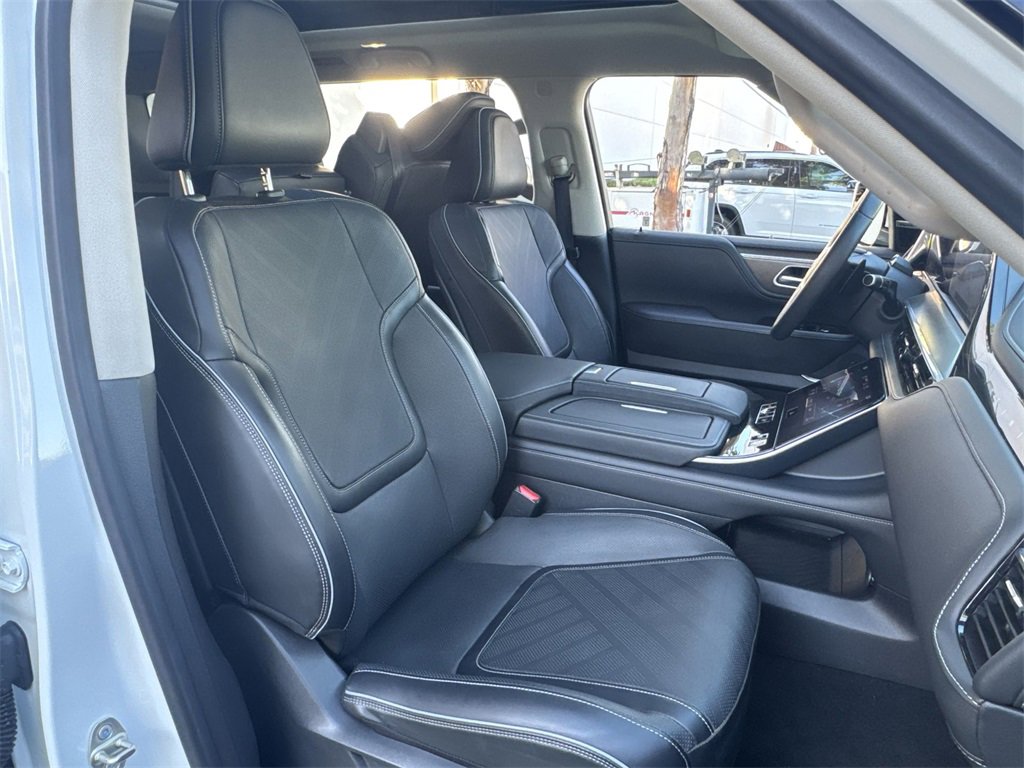 Used 2025 INFINITI QX80 Luxe image 28