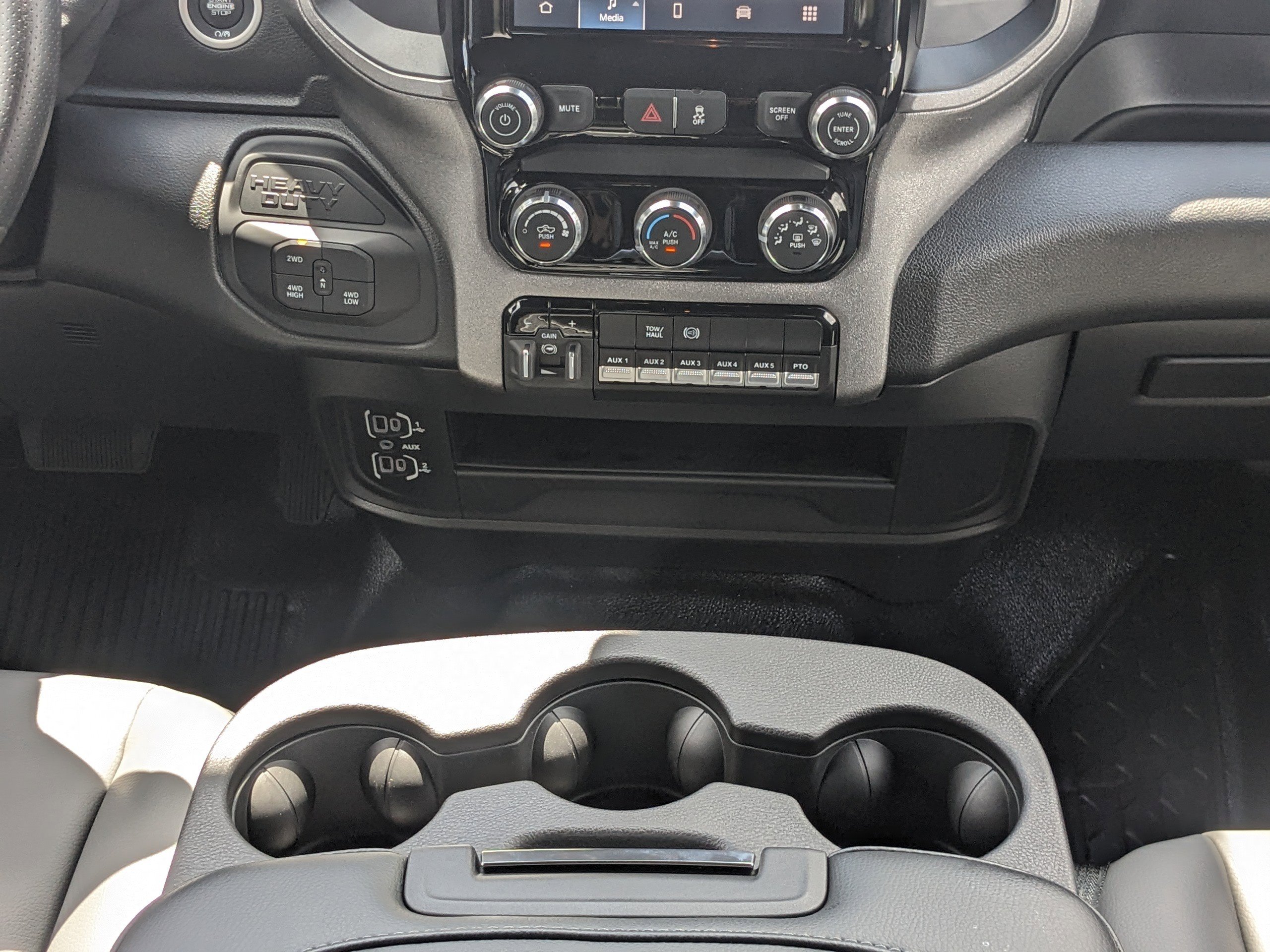 New 2025 RAM 3500 Tradesman w/ Chrome Appearance Group image 17