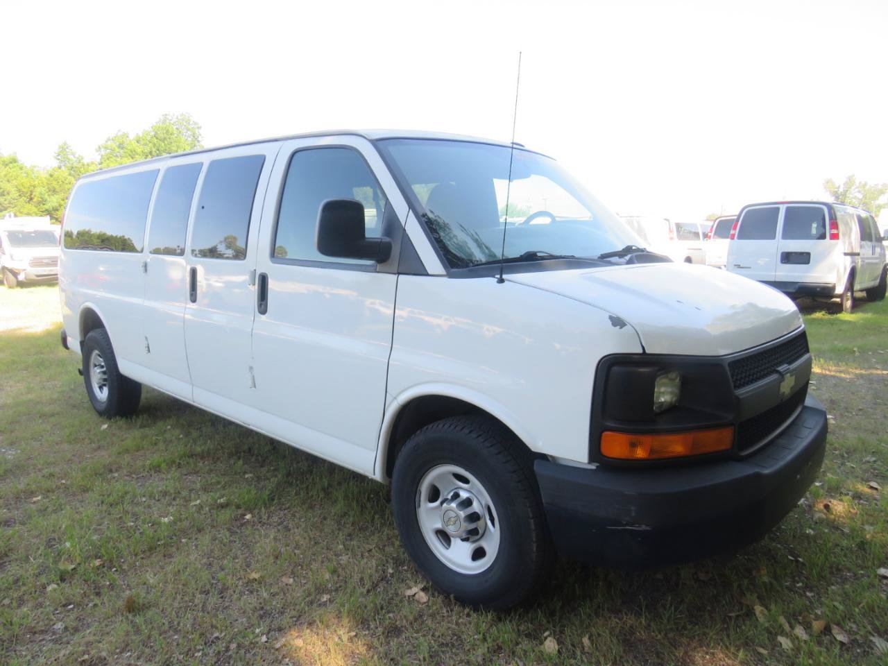 Used 2011 Chevrolet Express 3500 LS RWD image 3