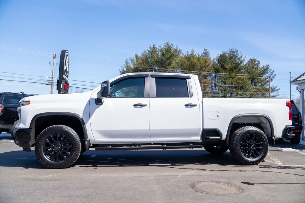 Used 2025 Chevrolet Silverado 2500 Custom w/ Custom Value Package image 4