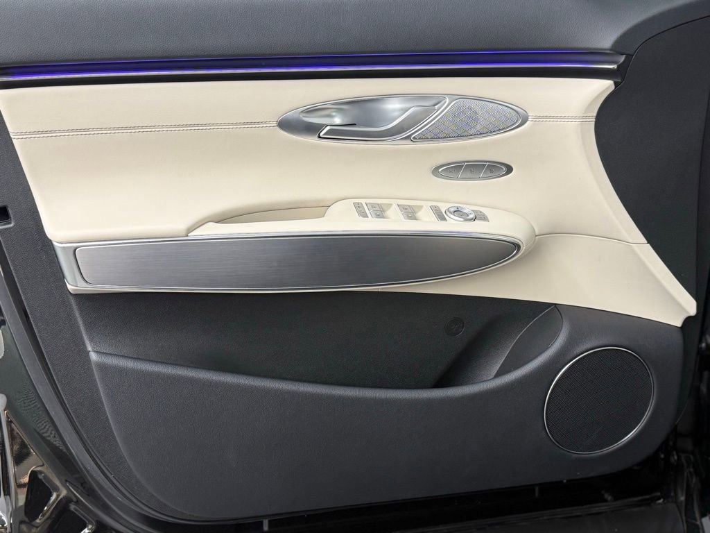 Used 2026 Genesis GV70 2.5T Select image 12