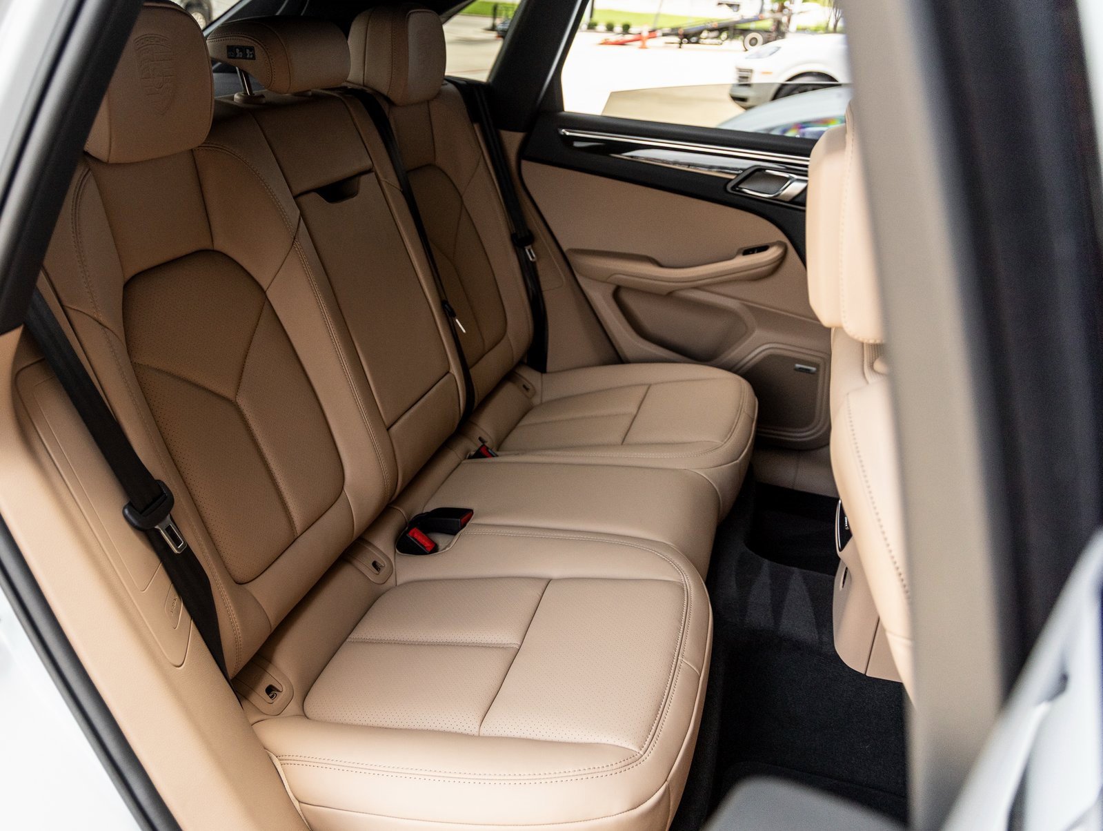 Used 2025 Porsche Macan image 37