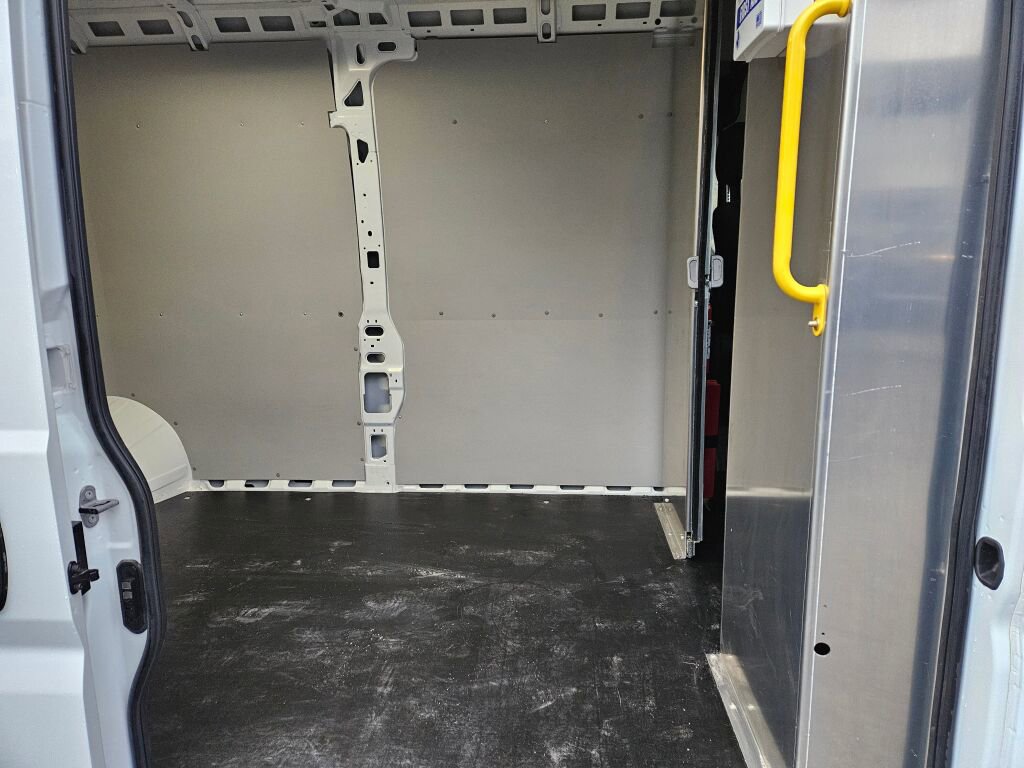 Used 2025 RAM ProMaster 2500 w/ Convenience Group image 13