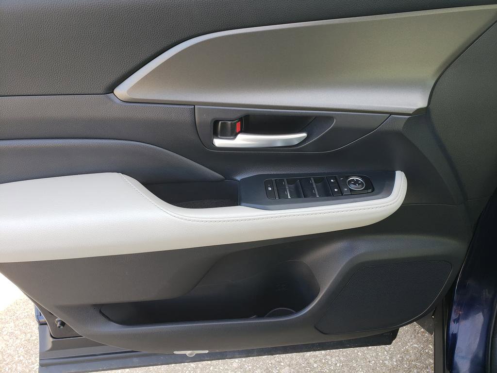 Used 2024 Toyota Grand Highlander XLE image 11