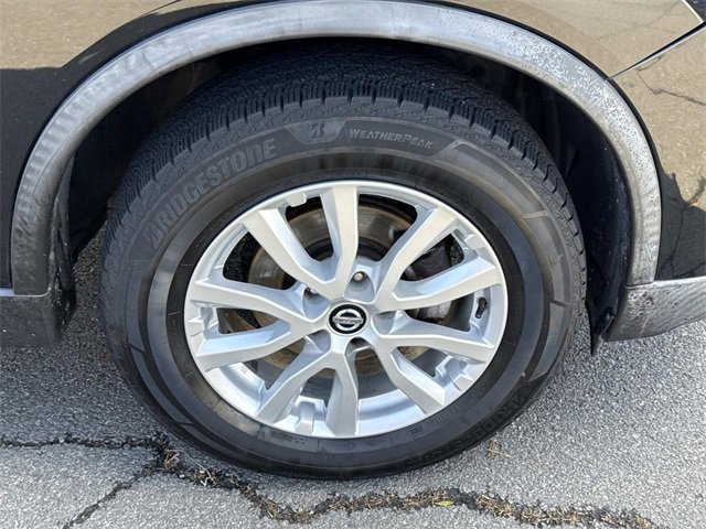 Used 2017 Nissan Rogue SV w/ SV Premium Package image 7