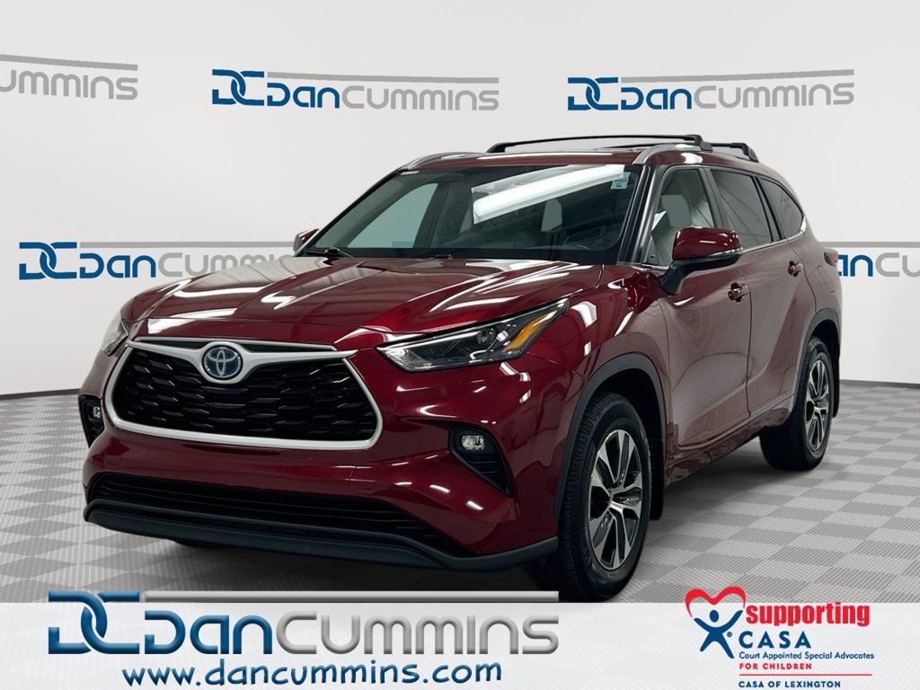 Used 2023 Toyota Highlander XLE AWD/4WD image 1