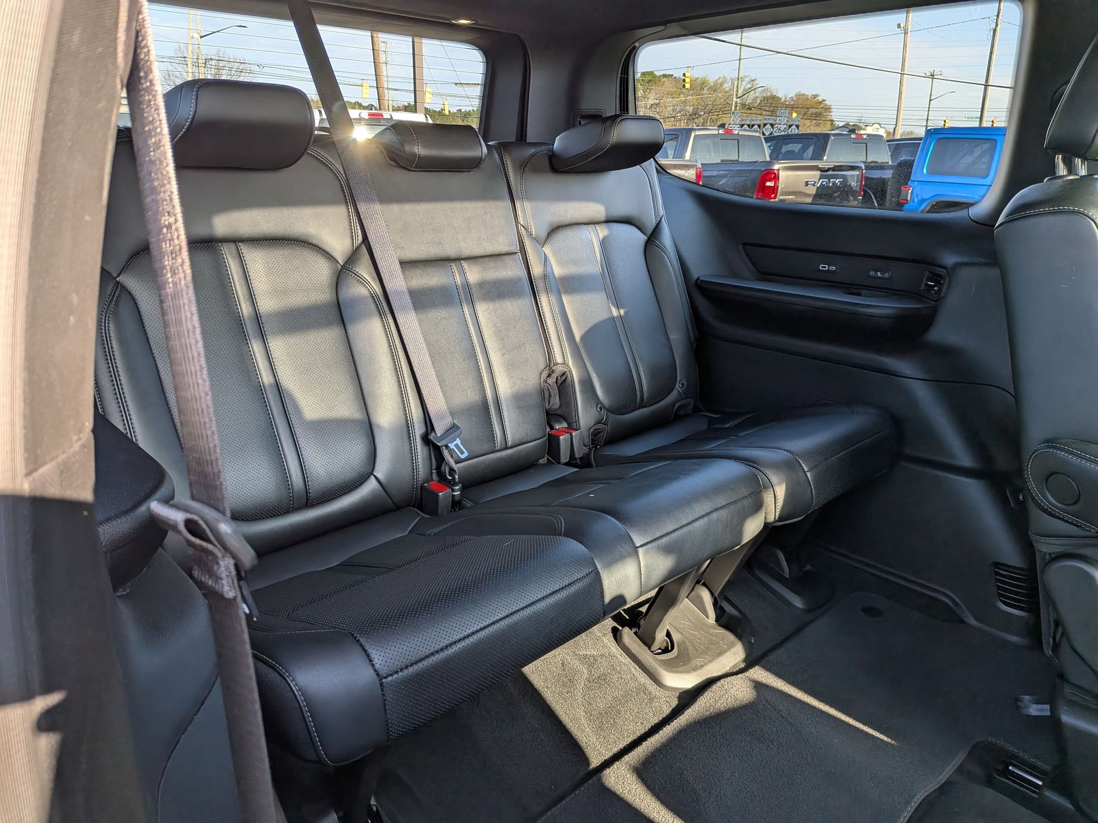 Certified 2025 Jeep Wagoneer Series III w/ Premium Group I image 33