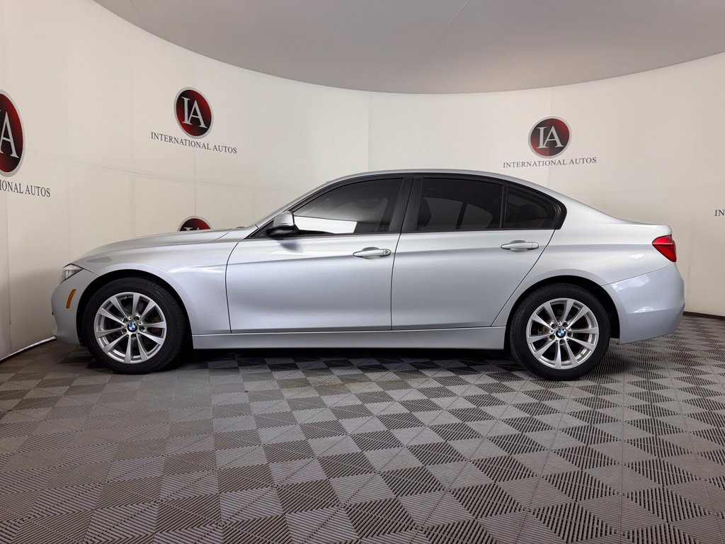 Used 2017 BMW 320i xDrive Sedan AWD/4WD image 9