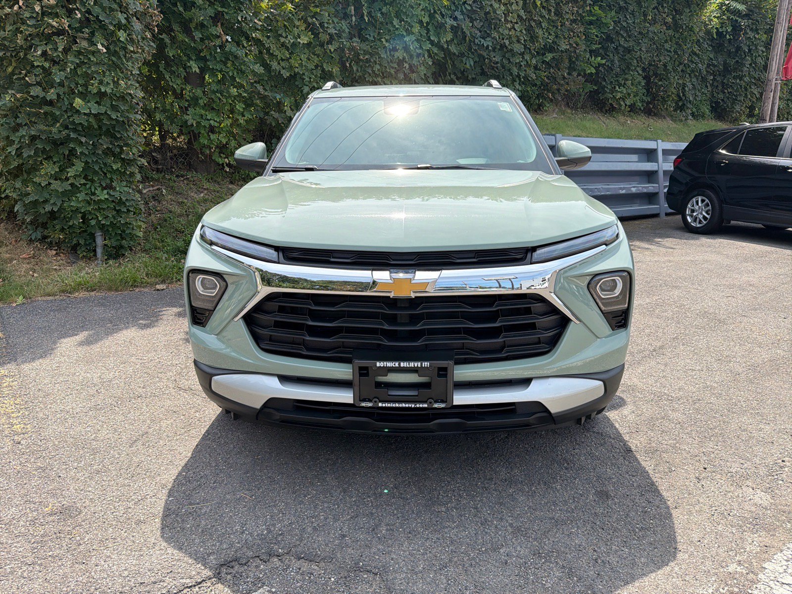 Used 2025 Chevrolet TrailBlazer LT AWD/4WD image 3