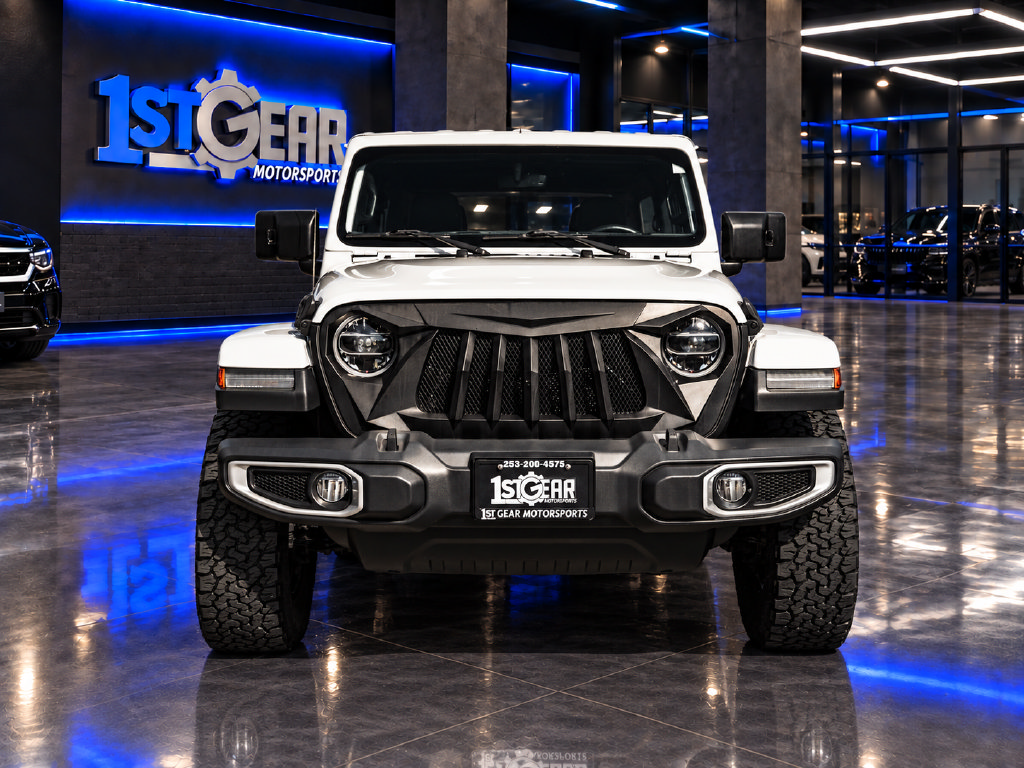Used 2018 Jeep Wrangler Unlimited Sahara w/ Uconnect 4C Nav & Sound Group AWD/4WD image 3