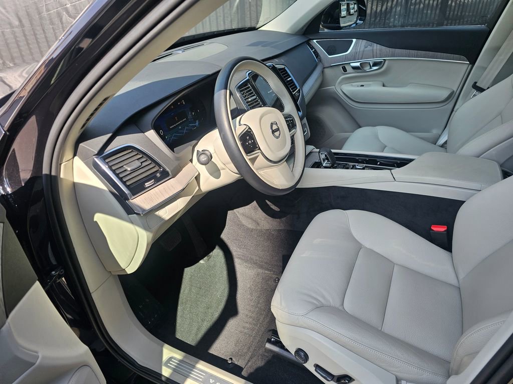 Certified 2024 Volvo XC90 B6 Plus w/ Protection Package Premier AWD/4WD image 17