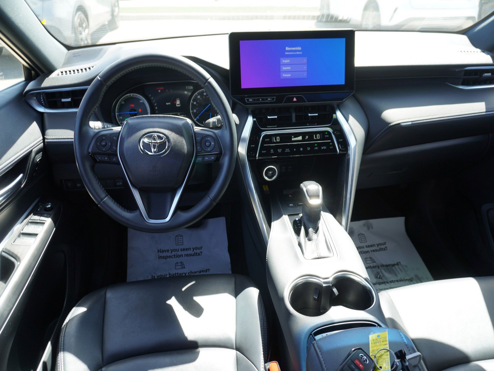 Used 2023 Toyota Venza XLE AWD/4WD image 2
